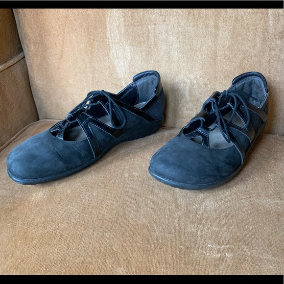 Naot Timu black flats EU 38 US 7 - Picture 1 of 5
